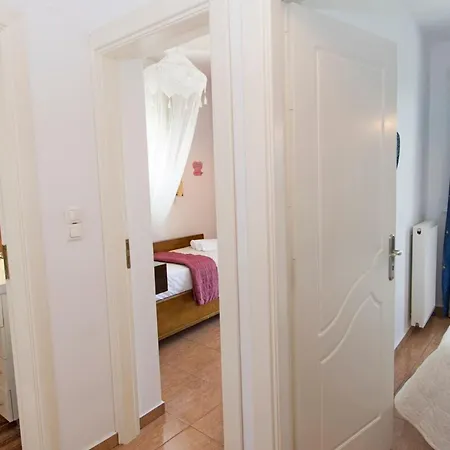 Holiday home Ortaki Traditional House Loulos