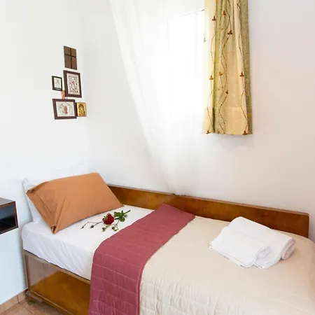 Ortaki Traditional House * Loulos