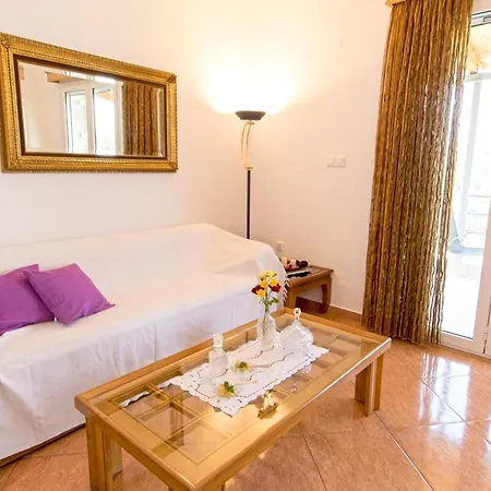 Ortaki Traditional House Loulos