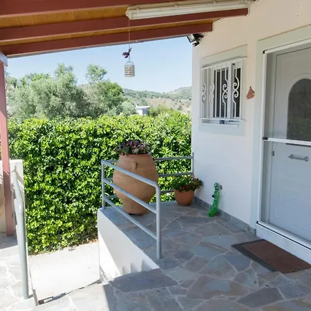 Ortaki Traditional House * Loulos